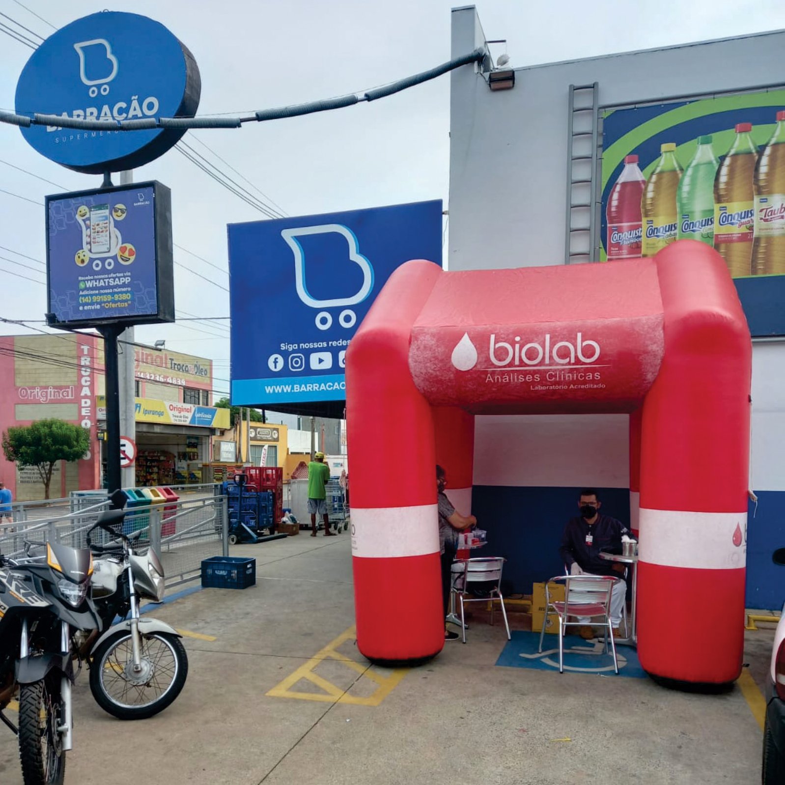 Ao de promoo e cuidado  sade no Barraco Supermercado em maro/abril de 22.